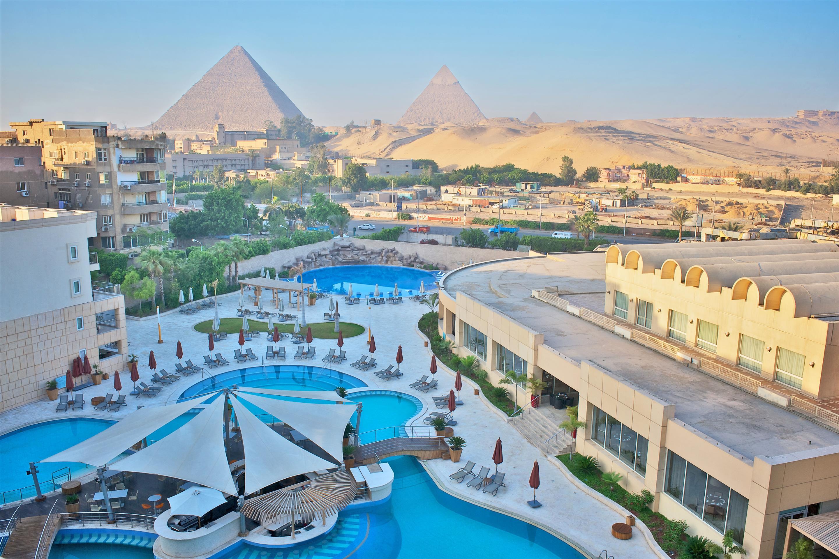 Le Meridien Pyramids Hotel & Spa Giza Esterno foto