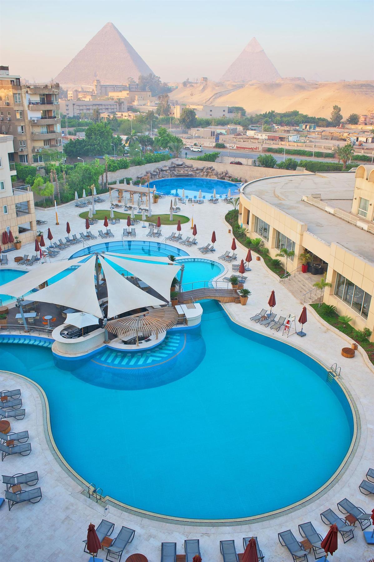 Le Meridien Pyramids Hotel & Spa Giza Esterno foto